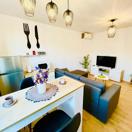 Appartement 2, *